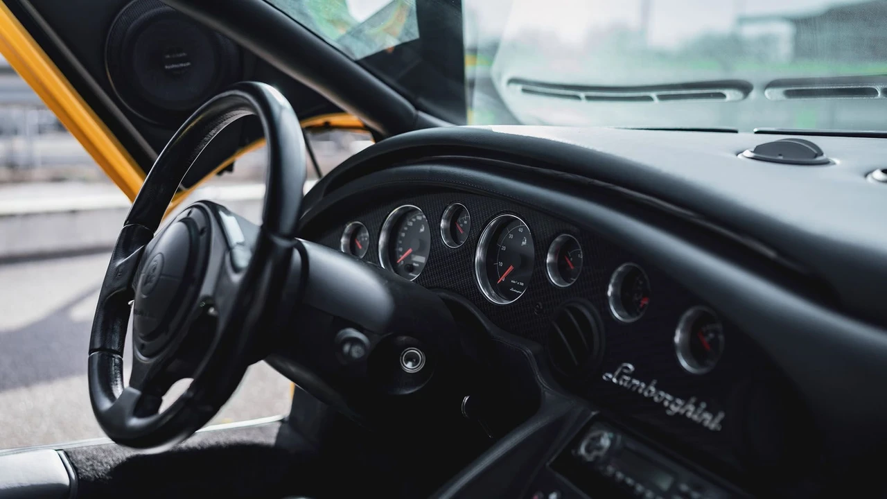 2000 Lamborghini Diablo VT - Image 11 of 31