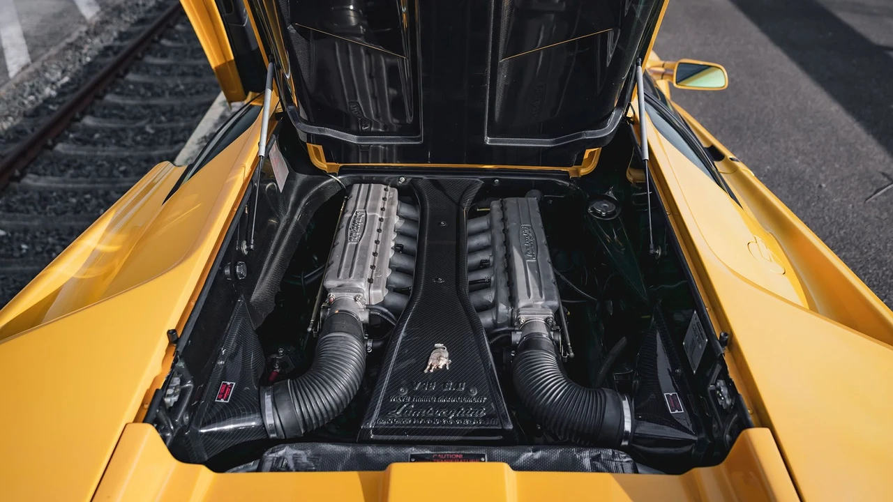 2000 Lamborghini Diablo VT - Image 17 of 31