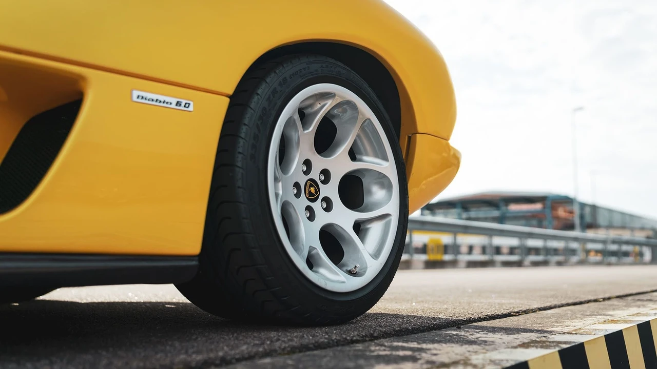 2000 Lamborghini Diablo VT - Image 25 of 31