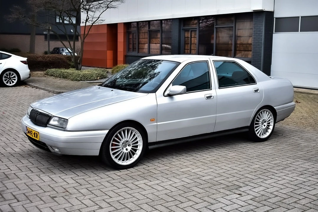 2000 Lancia - Image 8 of 30