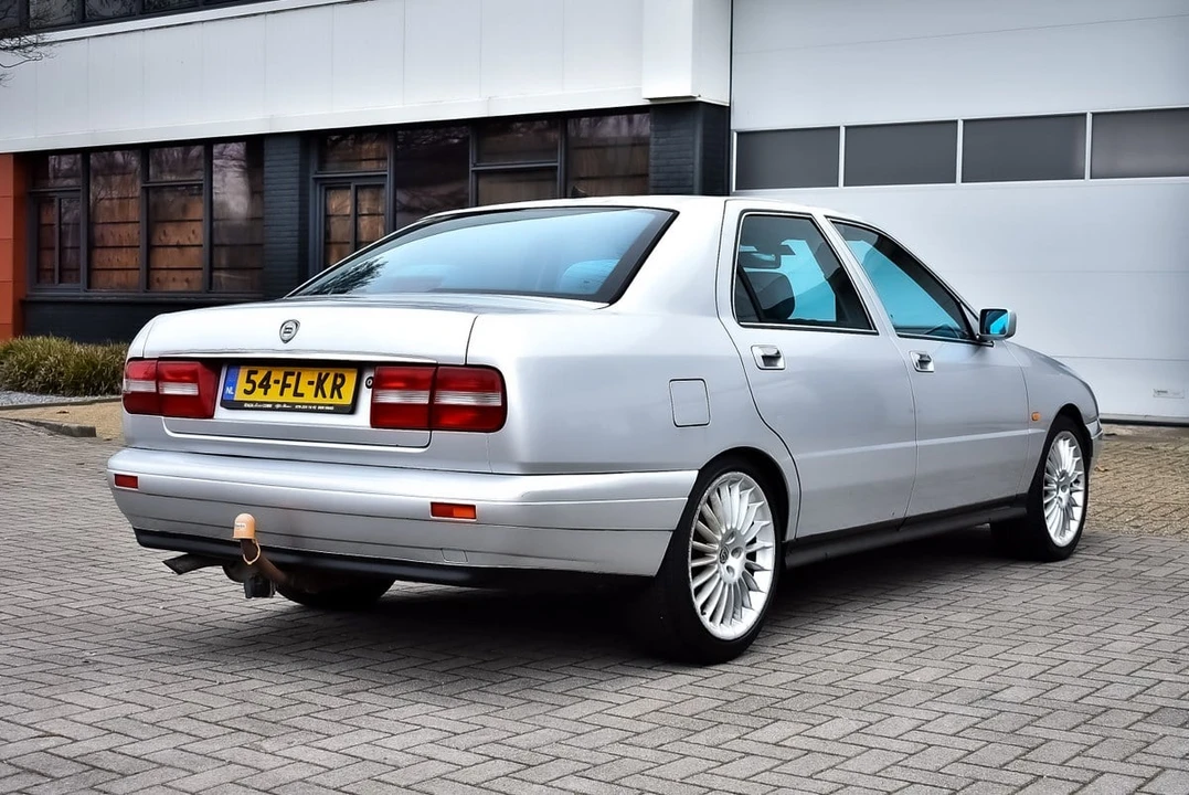 2000 Lancia - Image 13 of 30