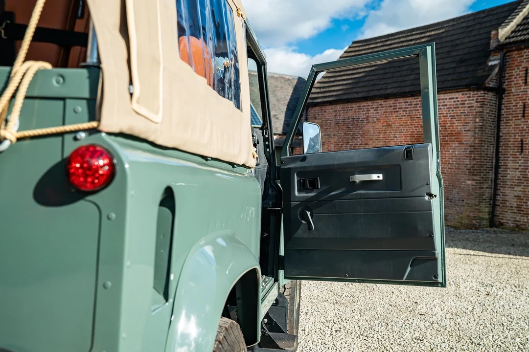2000 Land Rover Defender 90 - Image 18 of 21