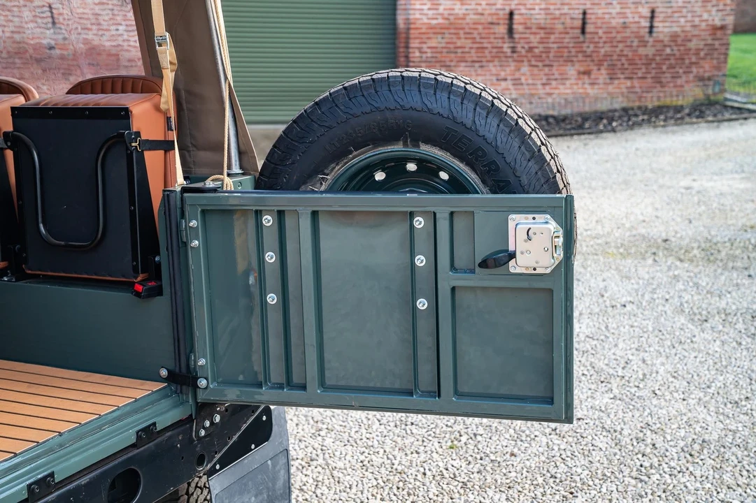 2000 Land Rover Defender 90 - Image 10 of 21