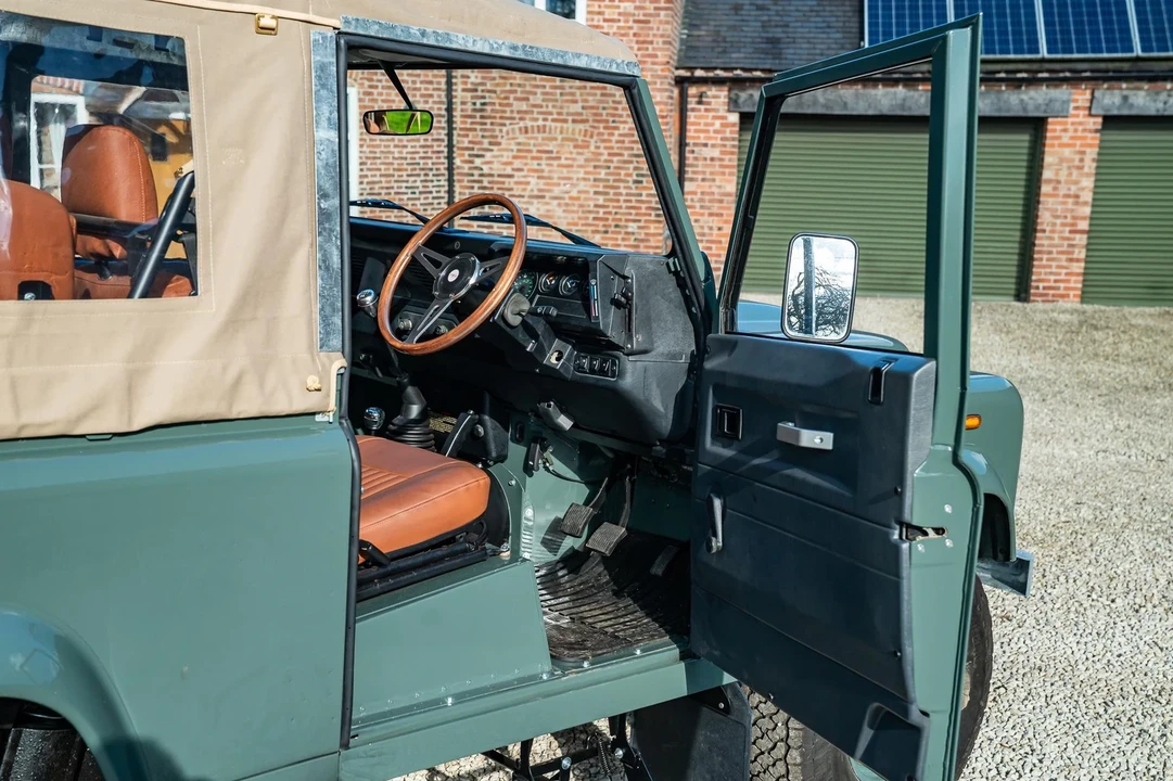 2000 Land Rover Defender 90 - Image 19 of 21