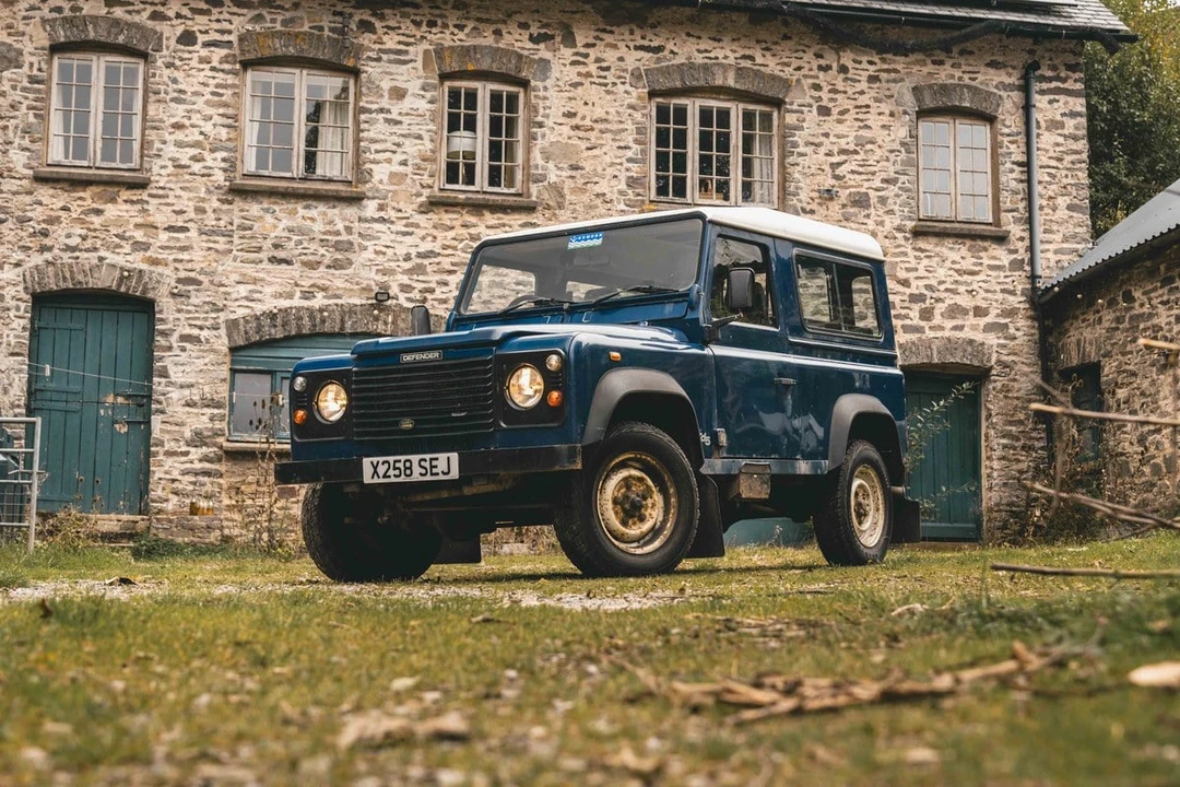 2000 Land Rover Defender - Image 9 of 30