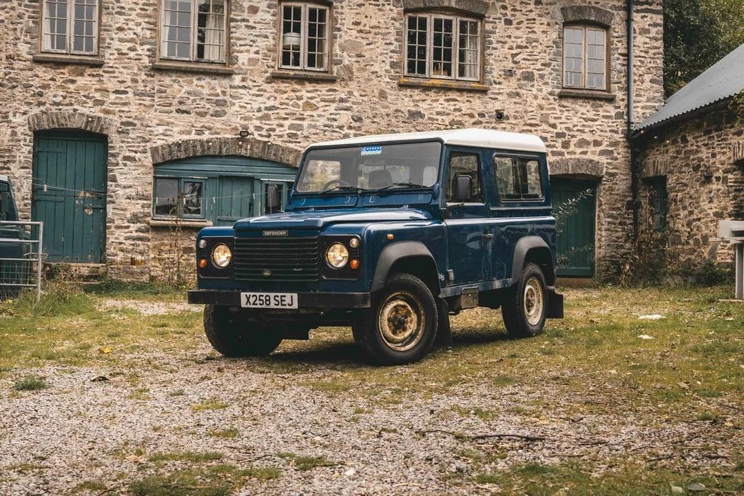 2000 Land Rover Defender - Image 2 of 30
