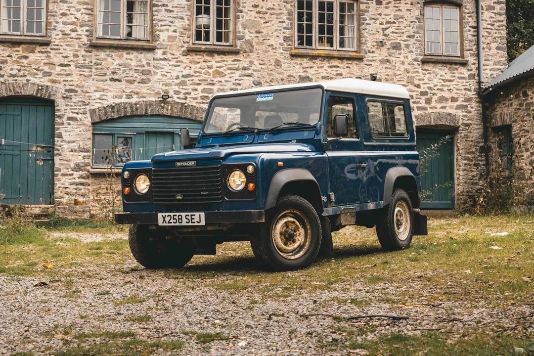 2000 Land Rover Defender - Image 8 of 30