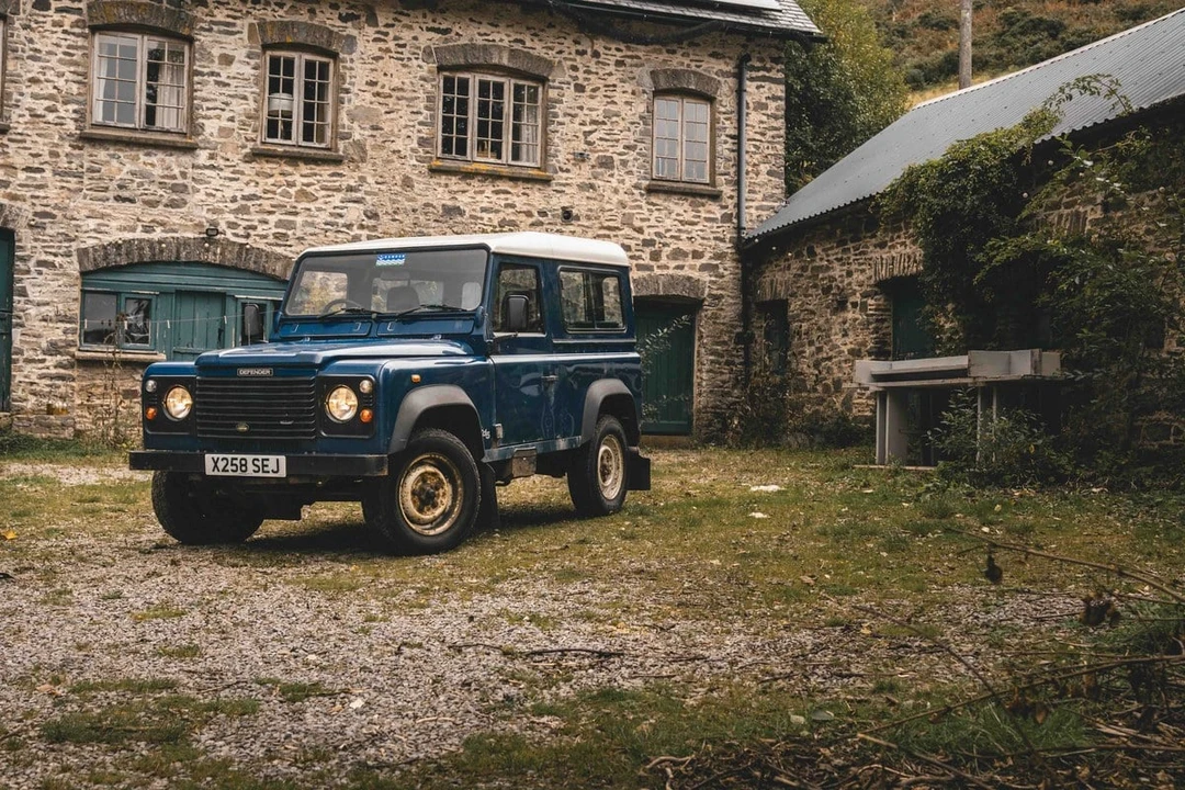 2000 Land Rover Defender - Image 10 of 30