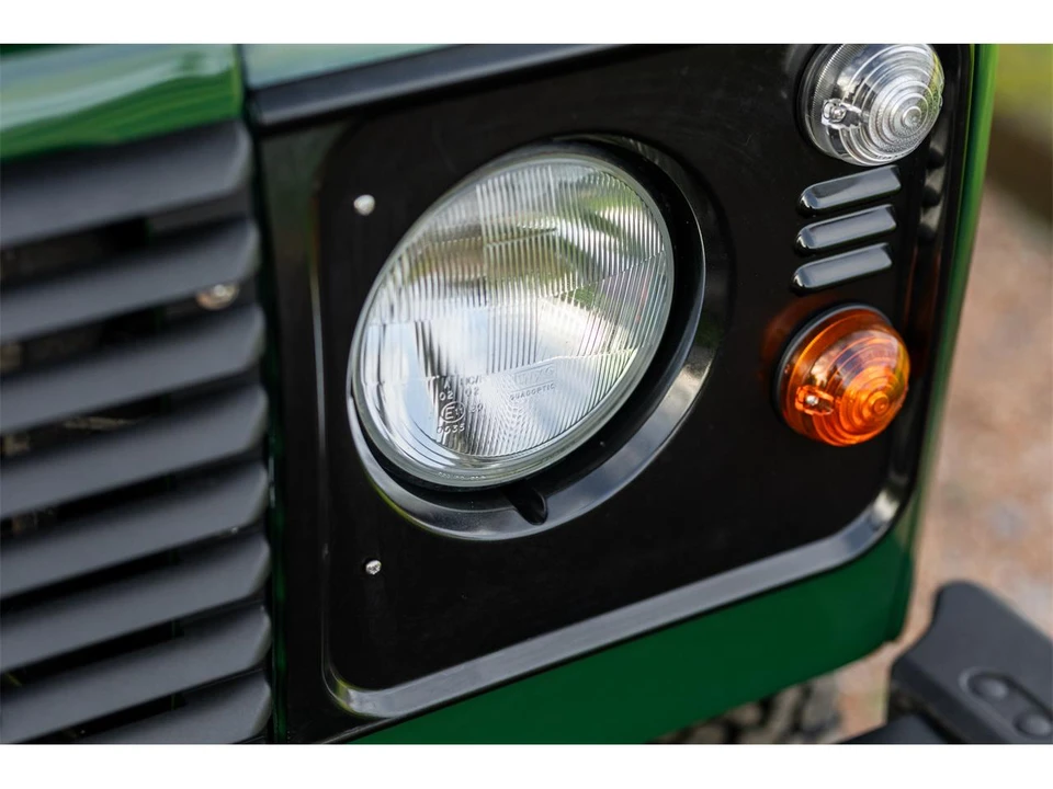 2000 Land Rover Defender - Image 11 of 31