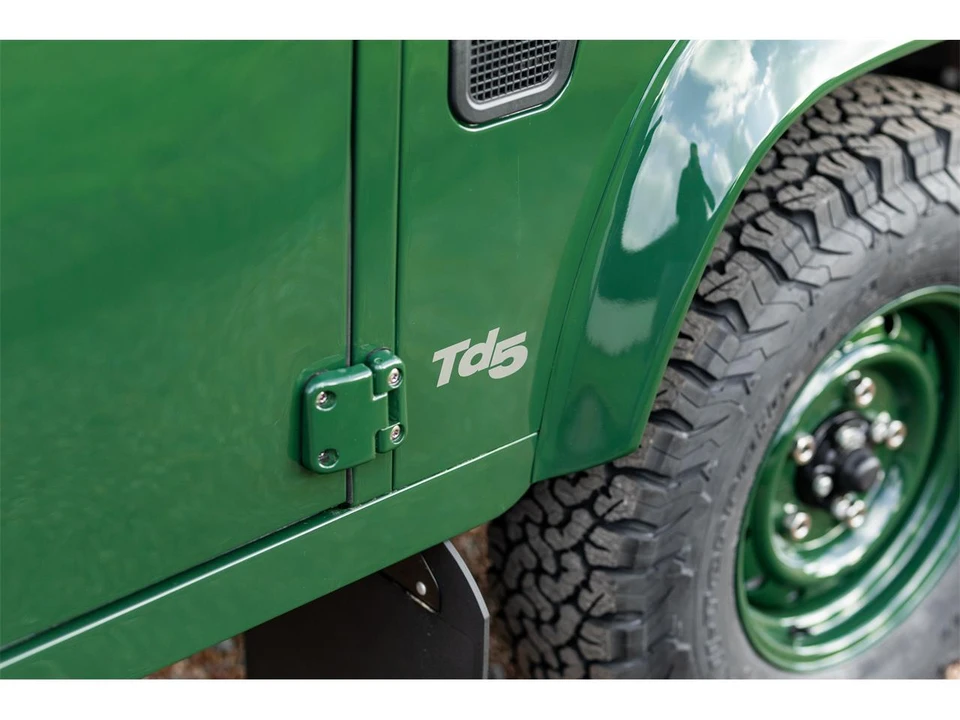 2000 Land Rover Defender - Image 13 of 31