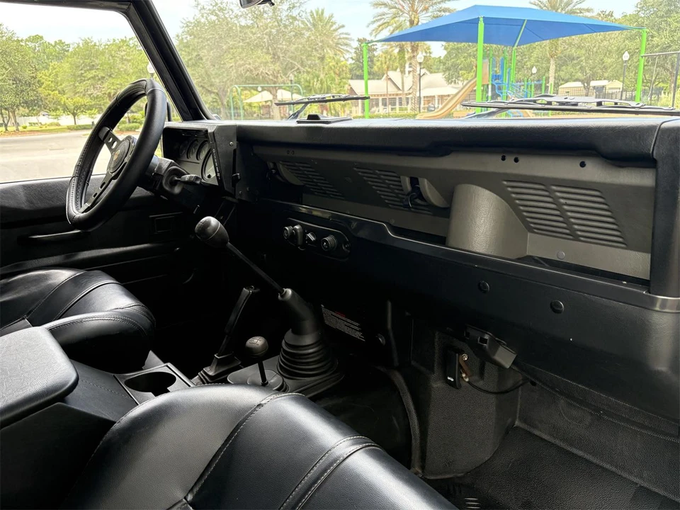 2000 Land Rover Defender - Image 14 of 27