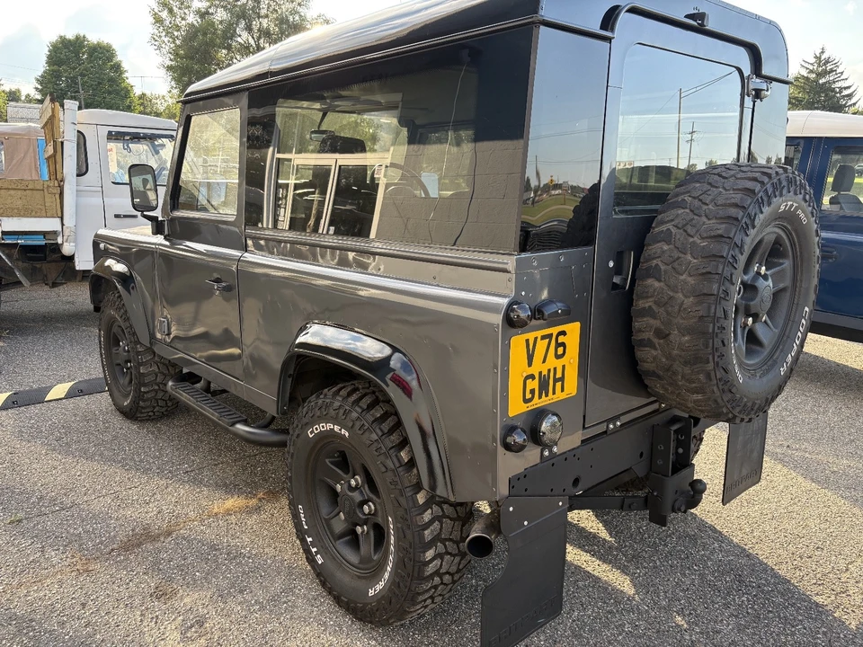 2000 Land Rover Defender - Image 8 of 30