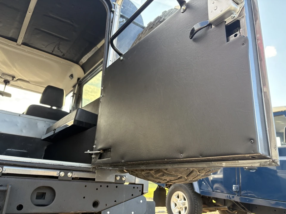 2000 Land Rover Defender - Image 12 of 30
