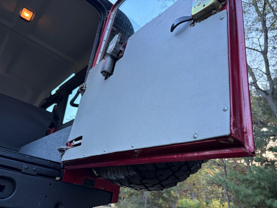 2000 Land Rover Defender 110 - Image 12 of 21
