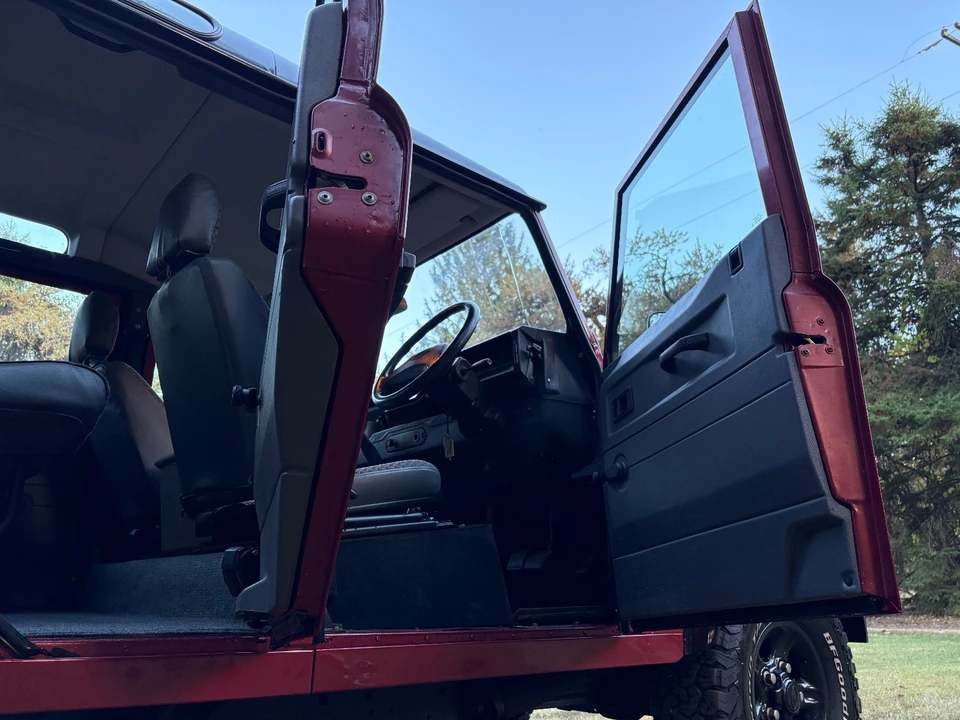 2000 Land Rover Defender 110 - Image 10 of 21