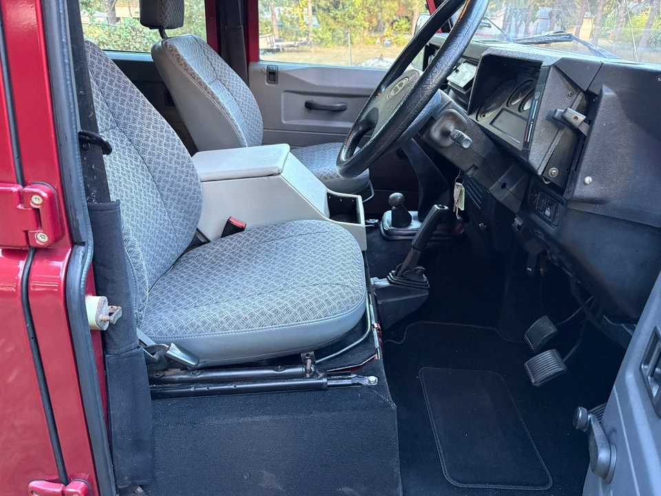 2000 Land Rover Defender 110 - Image 13 of 21
