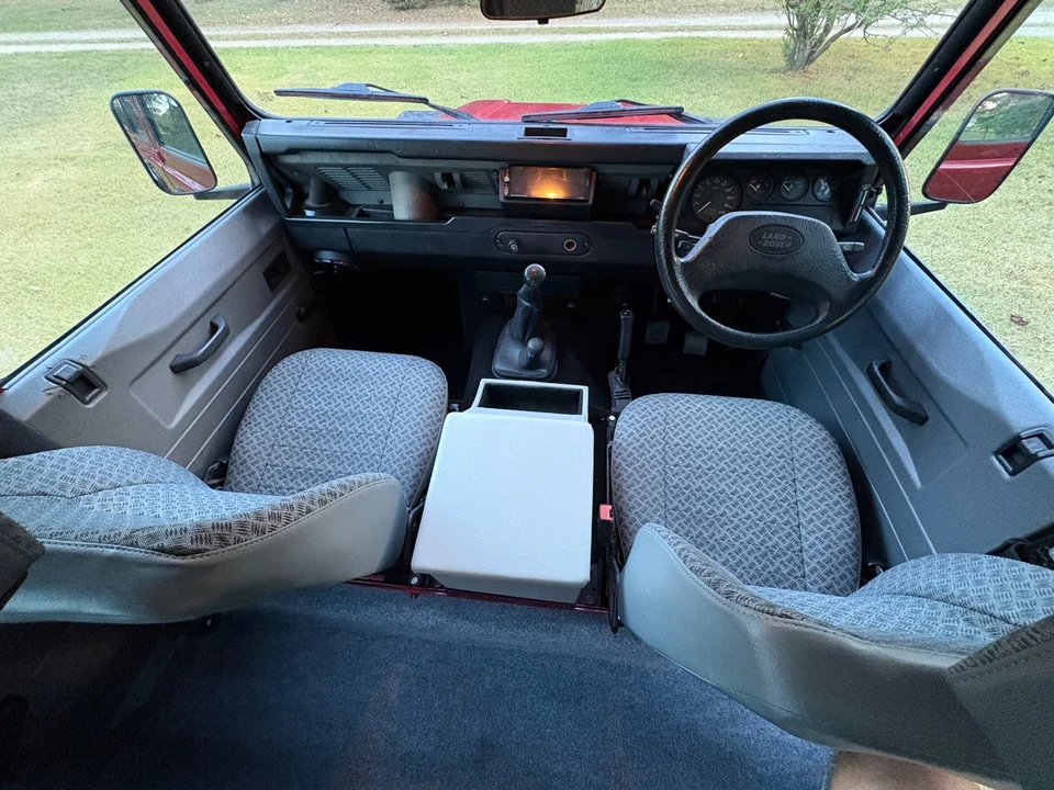 2000 Land Rover Defender 110 - Image 14 of 21