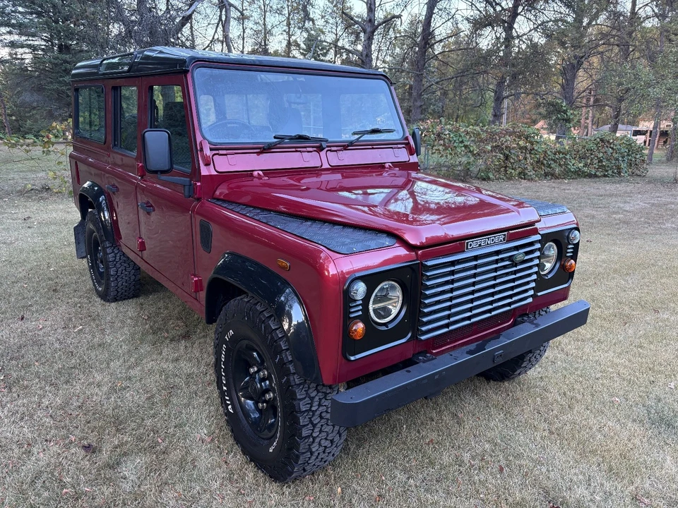 2000 Land Rover Defender 110 - Image 2 of 21
