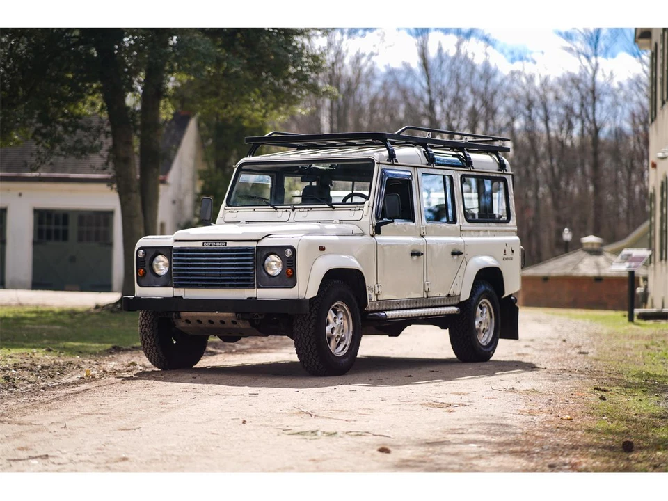 2000 Land Rover Defender 110 - Image 2 of 31