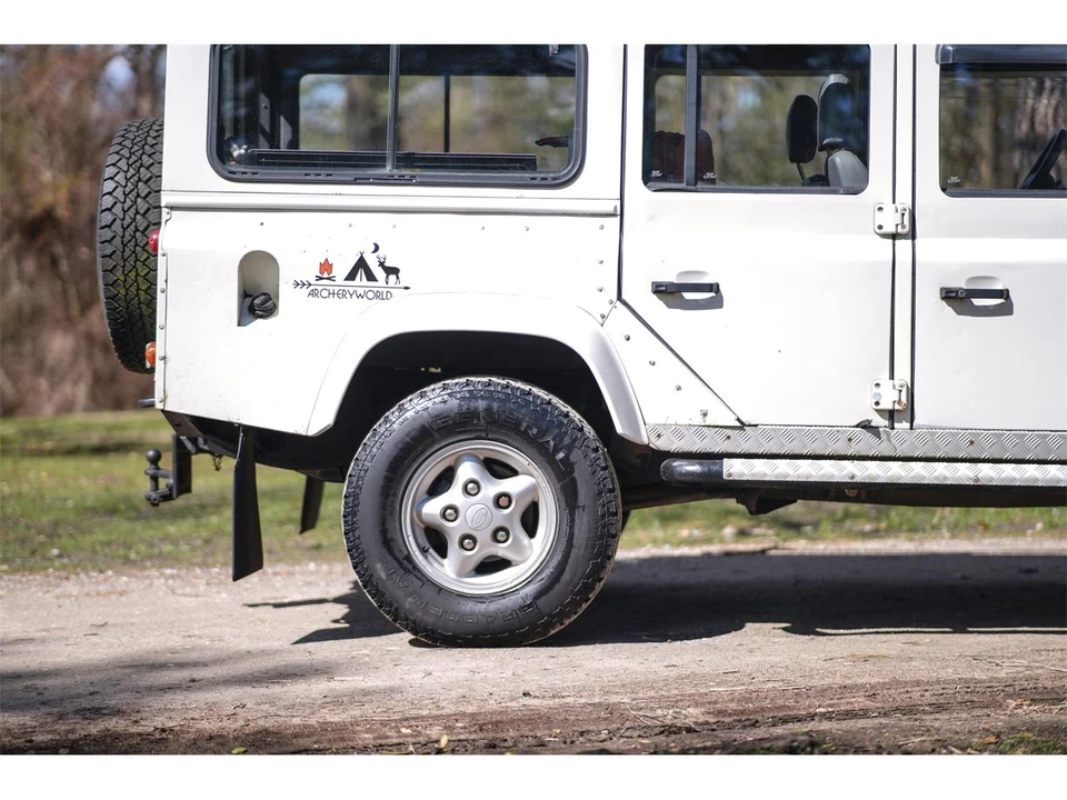 2000 Land Rover Defender 110 - Image 6 of 31