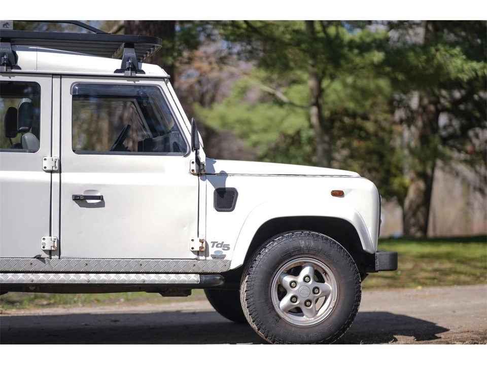 2000 Land Rover Defender 110 - Image 7 of 31