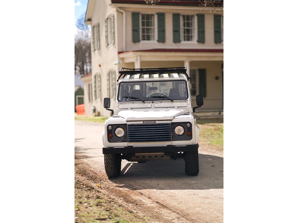 2000 Land Rover Defender 110 - Image 11 of 31