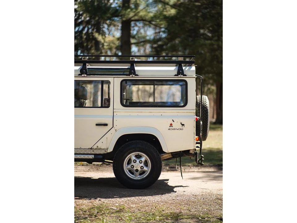 2000 Land Rover Defender 110 - Image 16 of 31