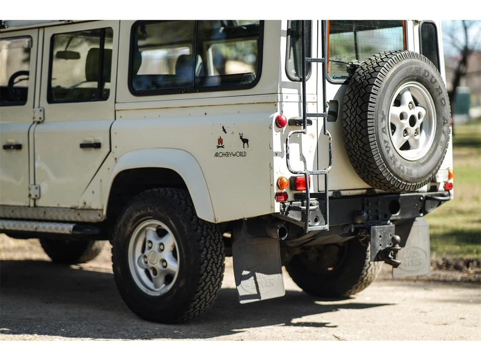 2000 Land Rover Defender 110 - Image 17 of 31