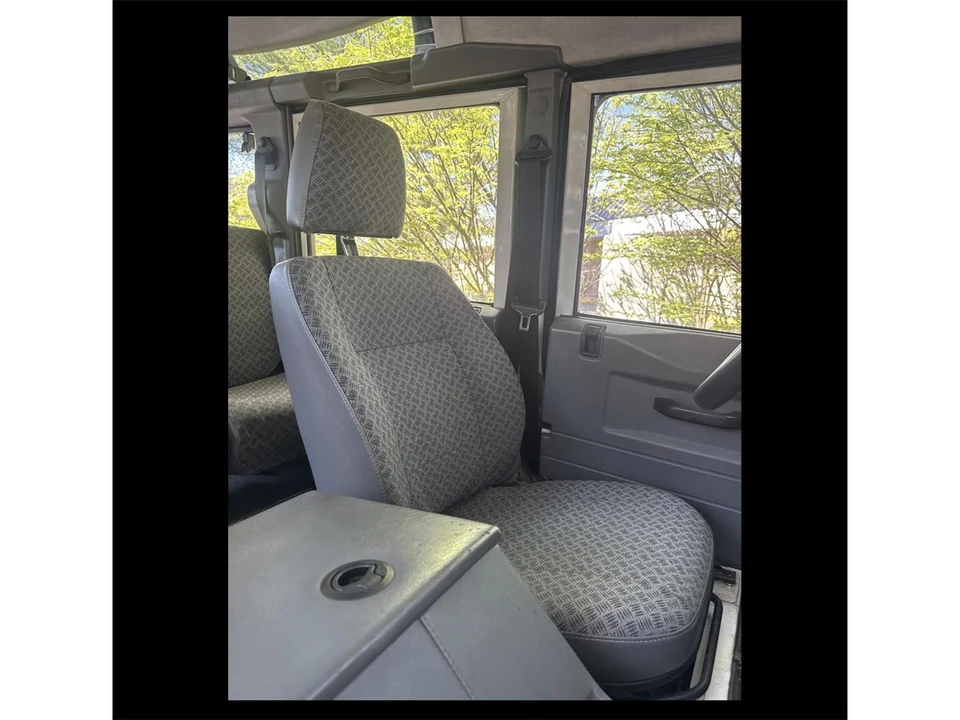 2000 Land Rover Defender 110 - Image 22 of 31