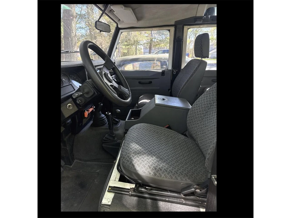 2000 Land Rover Defender 110 - Image 23 of 31