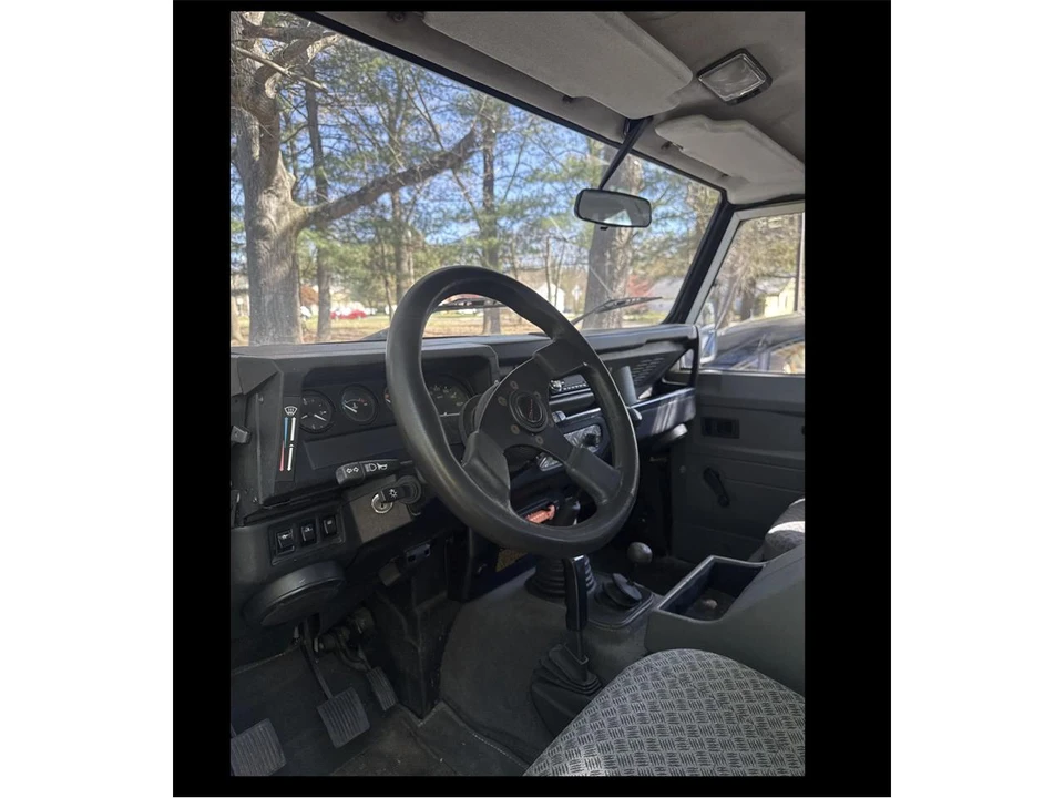 2000 Land Rover Defender 110 - Image 25 of 31