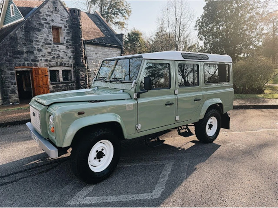 2000 Land Rover Defender 110 - Image 2 of 31