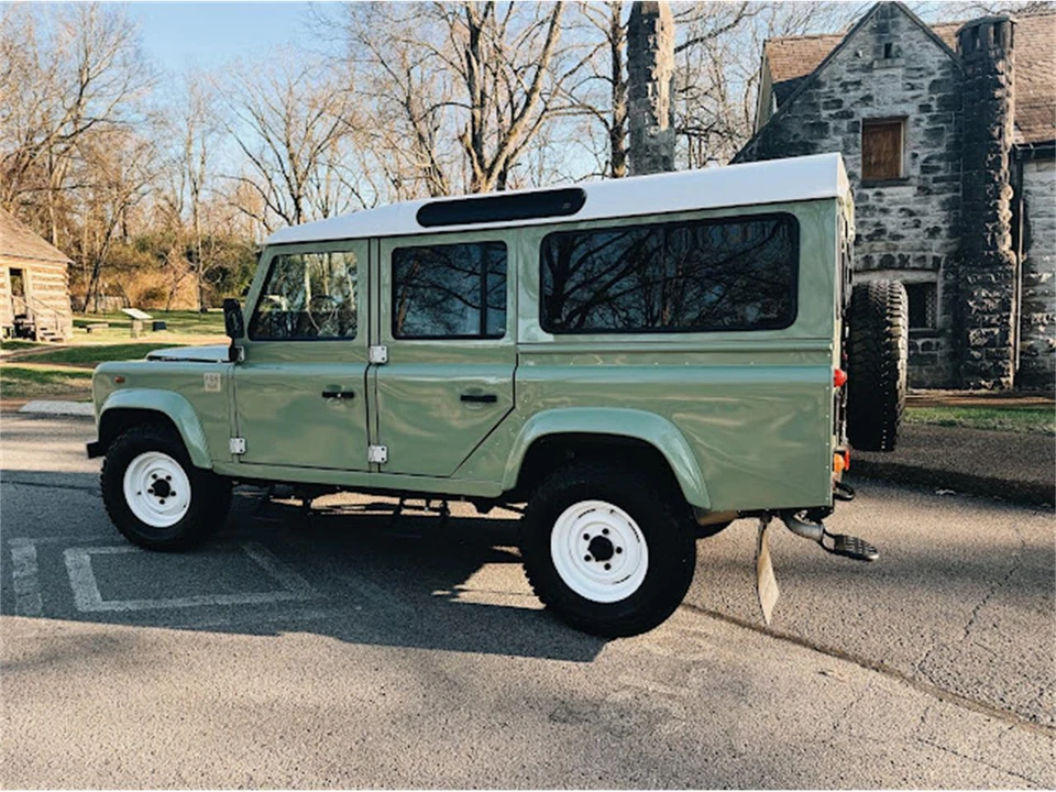 2000 Land Rover Defender 110 - Image 5 of 31