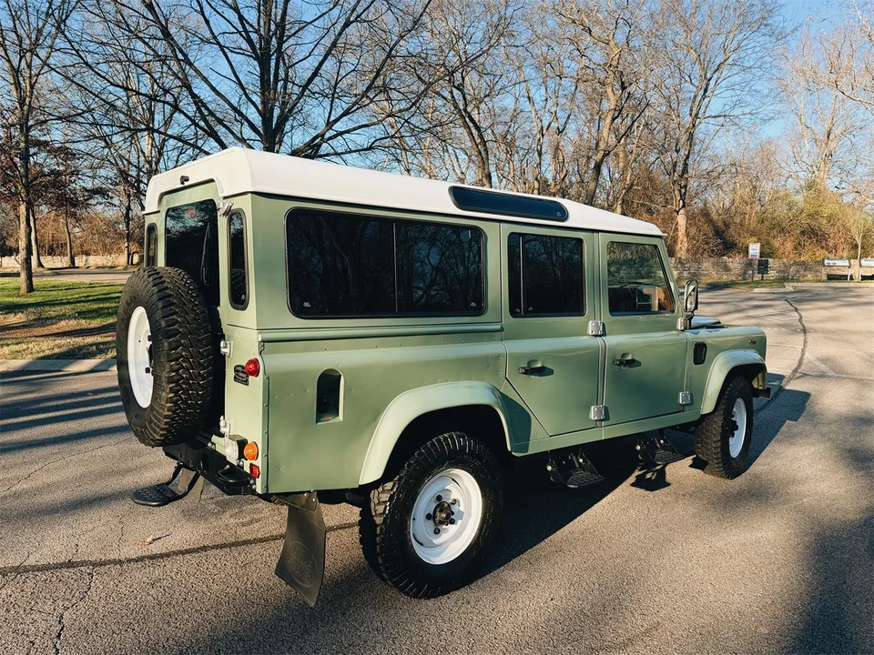 2000 Land Rover Defender 110 - Image 13 of 31
