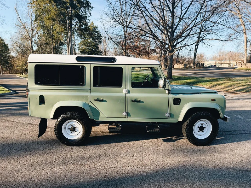 2000 Land Rover Defender 110 - Image 14 of 31