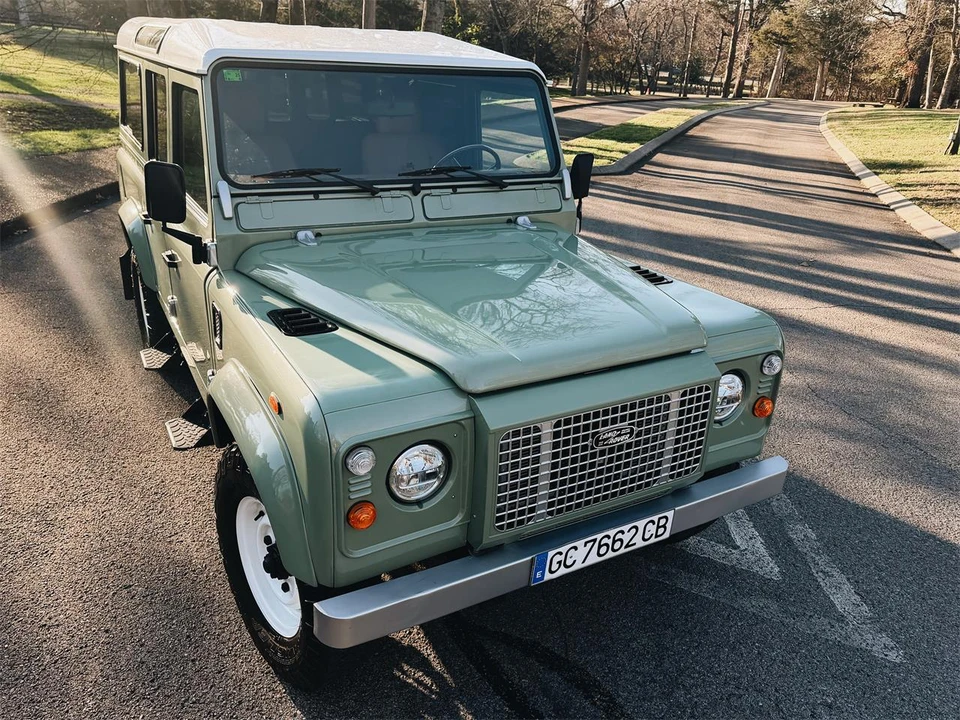 2000 Land Rover Defender 110 - Image 16 of 31