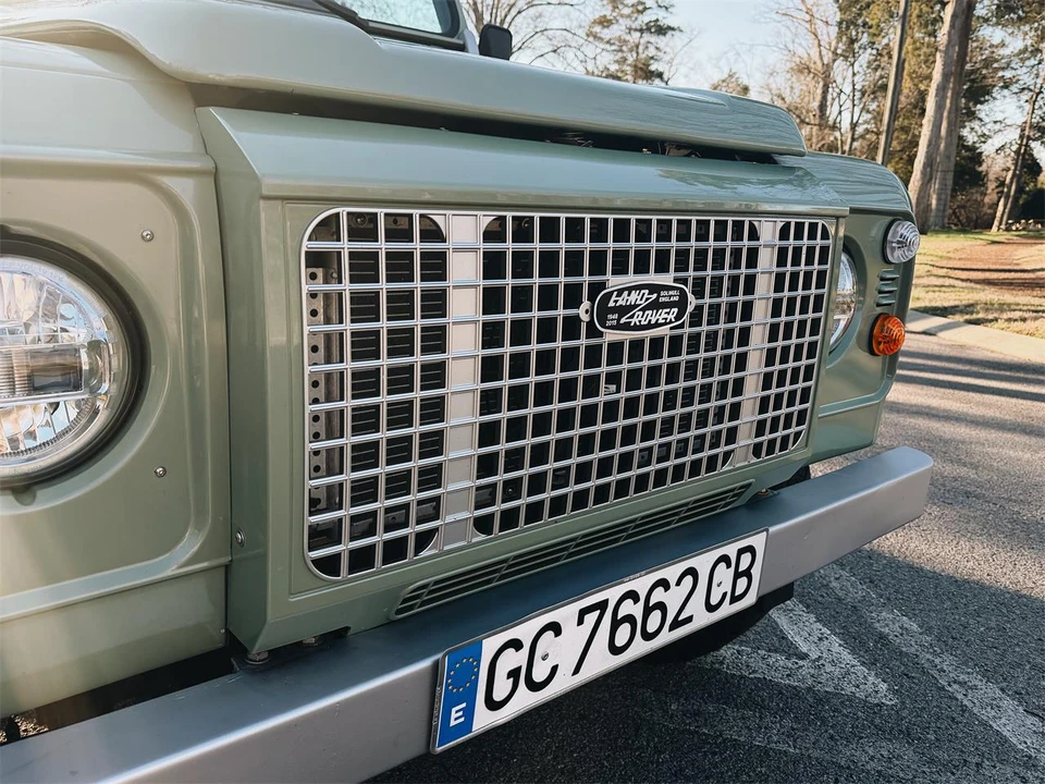 2000 Land Rover Defender 110 - Image 17 of 31