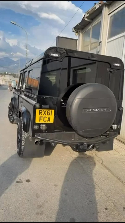 2000 Land Rover Defender 110 - Image 6 of 6