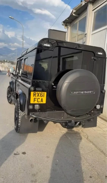 2000 Land Rover Defender 110 - Image 2 of 6