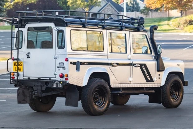 2000 Land Rover Defender 110 - Image 2 of 8