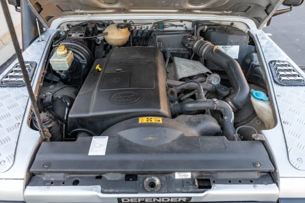 2000 Land Rover Defender 110 - Image 6 of 8