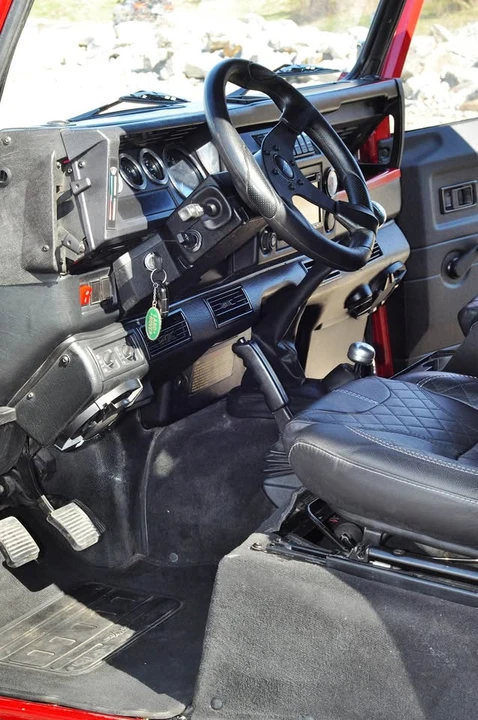 2000 Land Rover Defender 110 - Image 10 of 20