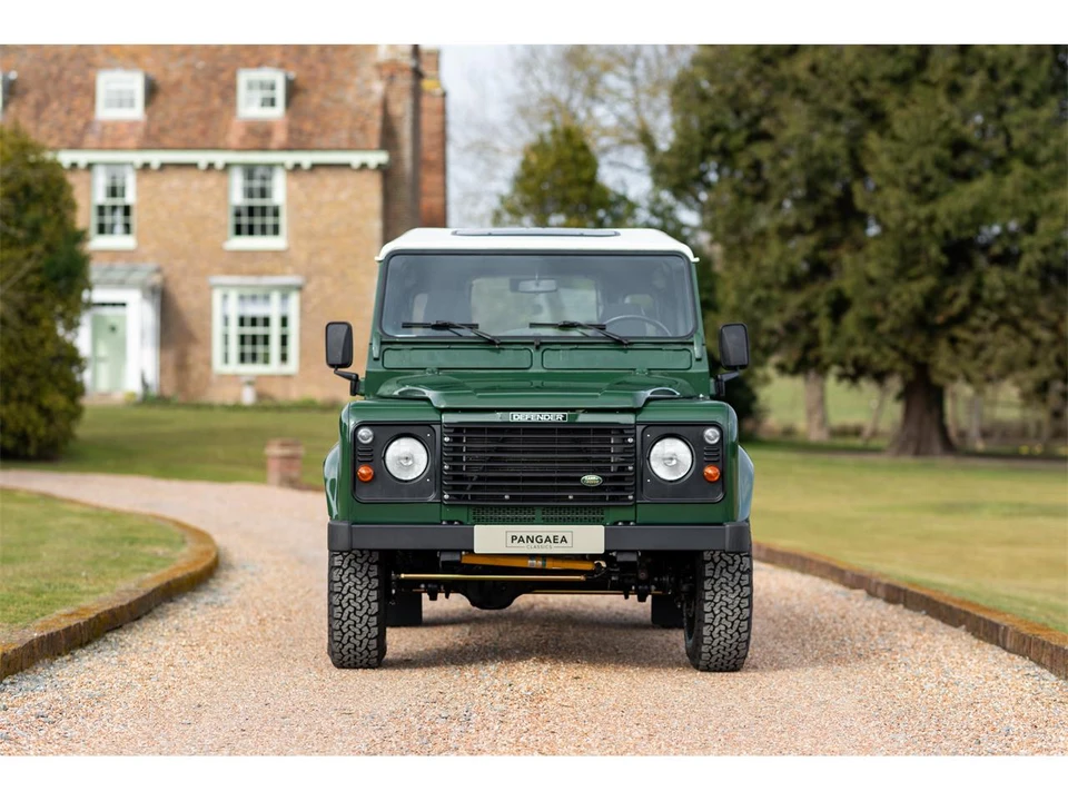 2000 Land Rover Defender 110 - Image 3 of 31