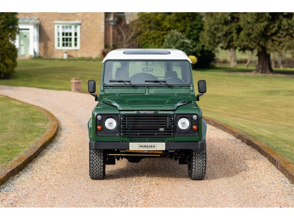 2000 Land Rover Defender 110 - Image 4 of 31