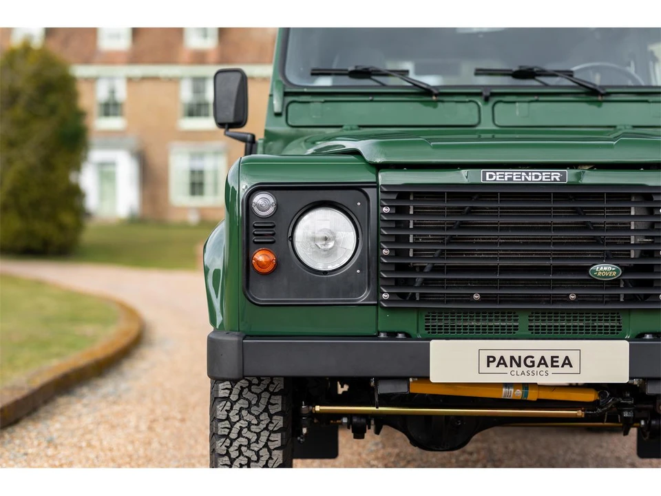 2000 Land Rover Defender 110 - Image 5 of 31
