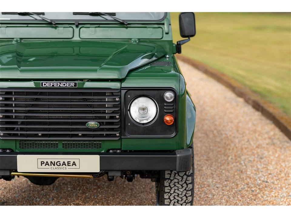 2000 Land Rover Defender 110 - Image 6 of 31