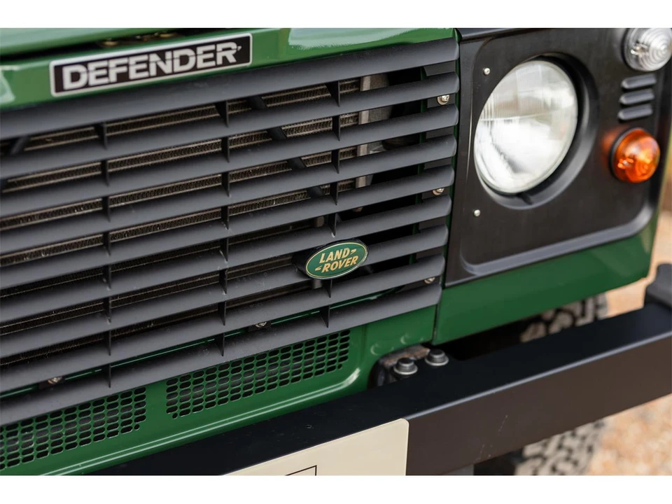 2000 Land Rover Defender 110 - Image 8 of 31