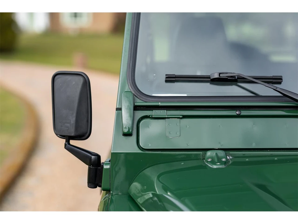 2000 Land Rover Defender 110 - Image 9 of 31