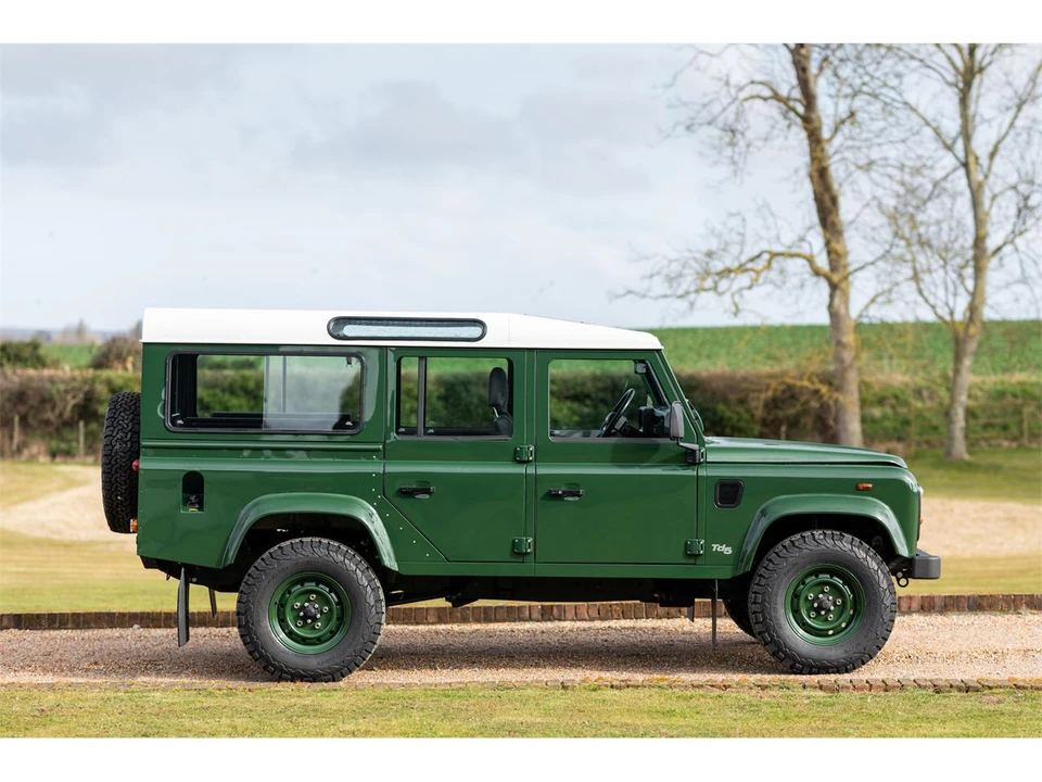 2000 Land Rover Defender 110 - Image 11 of 31