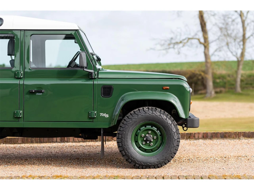 2000 Land Rover Defender 110 - Image 12 of 31